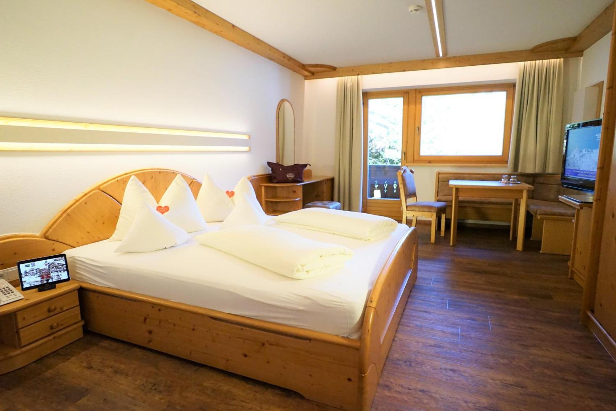 Alpenbad Hotel Hohenhaus Tux Exteriér fotografie